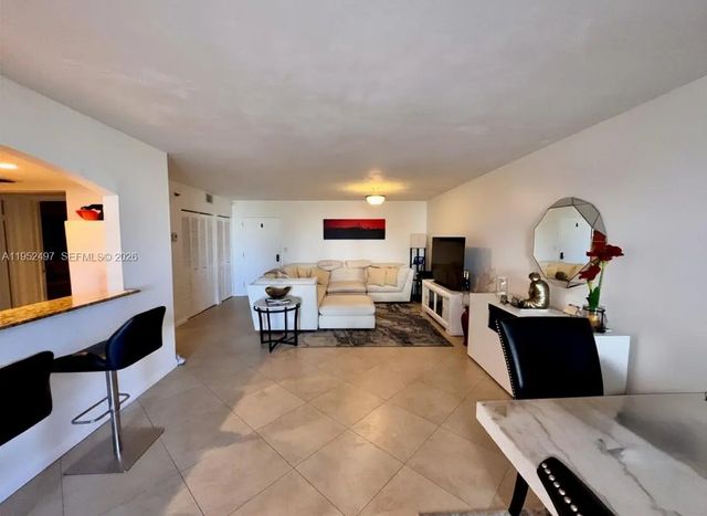 4 of 23 - 2401 Collins Avenue #509, Miami Beach, FL