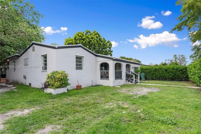 700 Sw 44th Place, Miami
