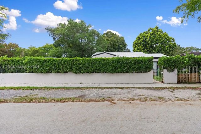 4 of 48 - 700 Sw 44th Place, Miami, FL