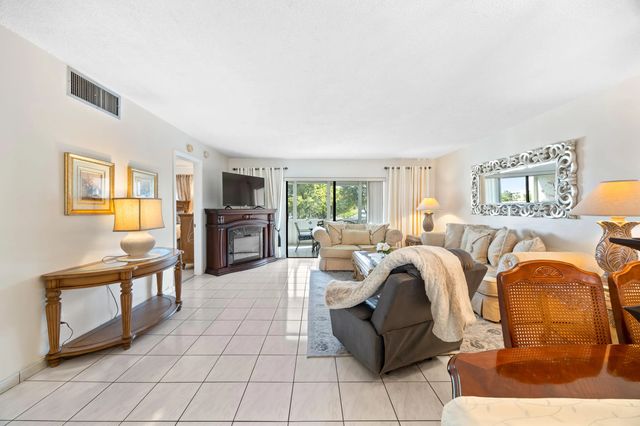 4000 Nw 44th Avenue #315, Lauderdale Lakes