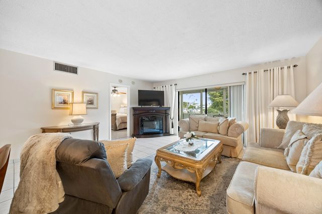 4 of 35 - 4000 Nw 44th Avenue #315, Lauderdale Lakes, FL