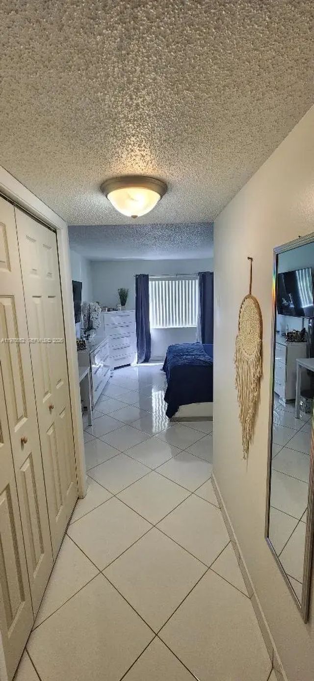 3 of 22 - 327 Lakeview Drive #103, Weston, FL