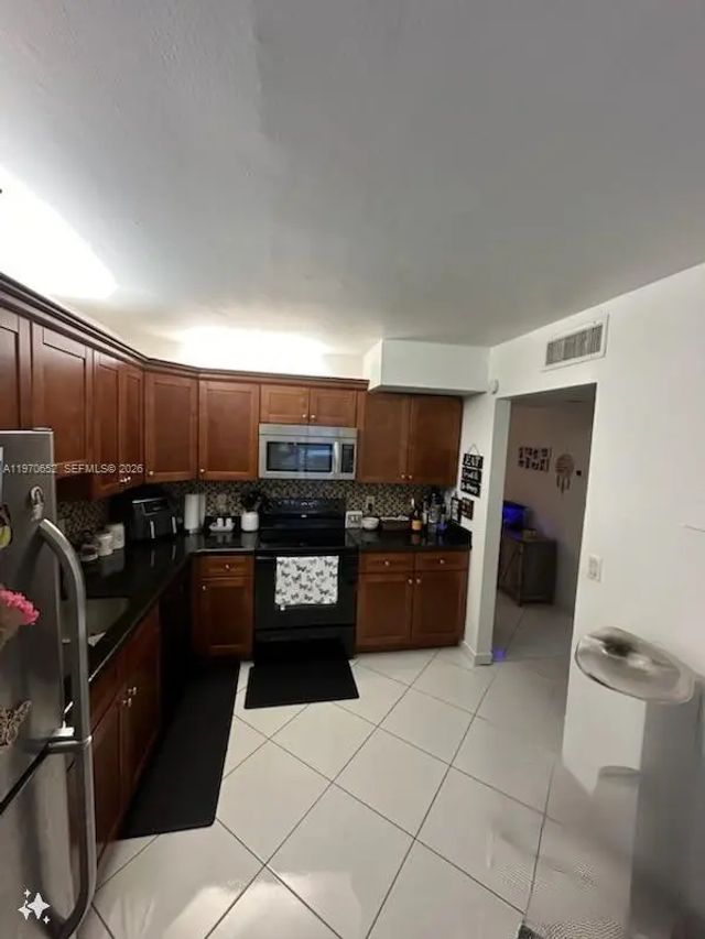 4 of 22 - 327 Lakeview Drive #103, Weston, FL