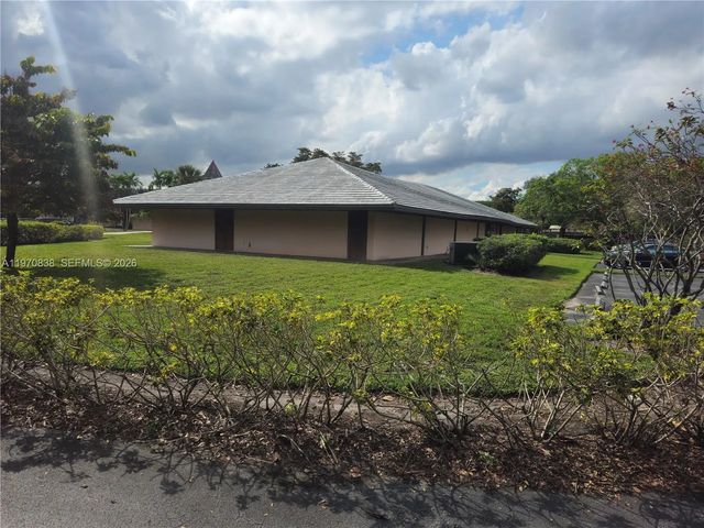 3 of 27 - 6701 S Miami Lakeway S, Miami Lakes, FL