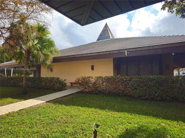 5 of 27 - 6701 S Miami Lakeway S, Miami Lakes, FL