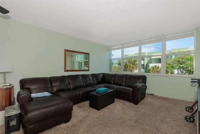 5 of 22 - 2751 Taft Street #305, Hollywood, FL