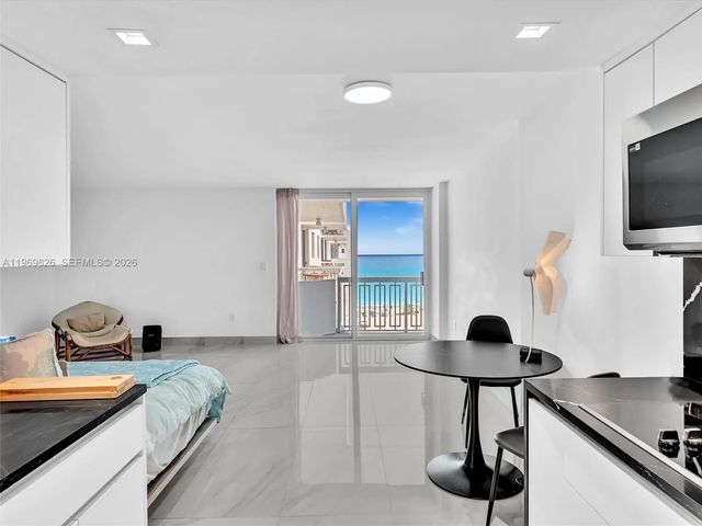 5 of 33 - 401 Ocean Drive #1007, Miami Beach, FL