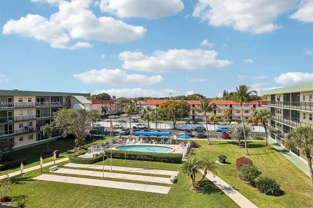 2 of 36 - 804 Se 7th Street #402, Deerfield Beach, FL