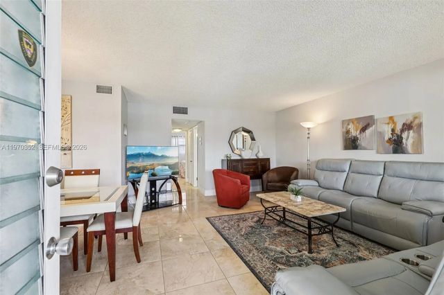 4 of 36 - 804 Se 7th Street #402, Deerfield Beach, FL