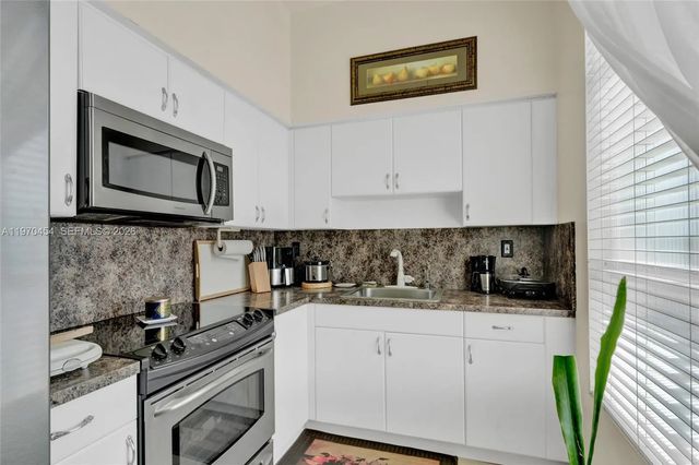 5 of 29 - 7400 W 20th Avenue #402, Hialeah, FL