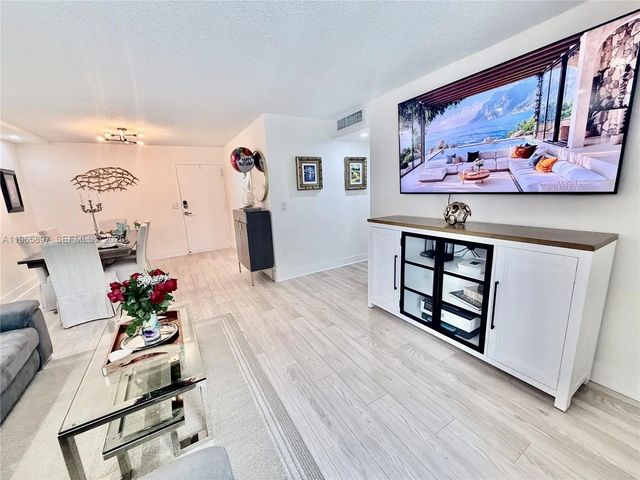 2 of 17 - 6000 Ne 22nd Way #5c, Fort Lauderdale, FL