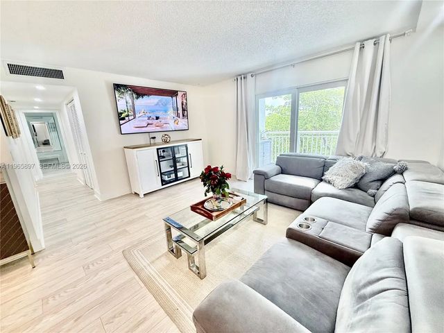 4 of 17 - 6000 Ne 22nd Way #5c, Fort Lauderdale, FL