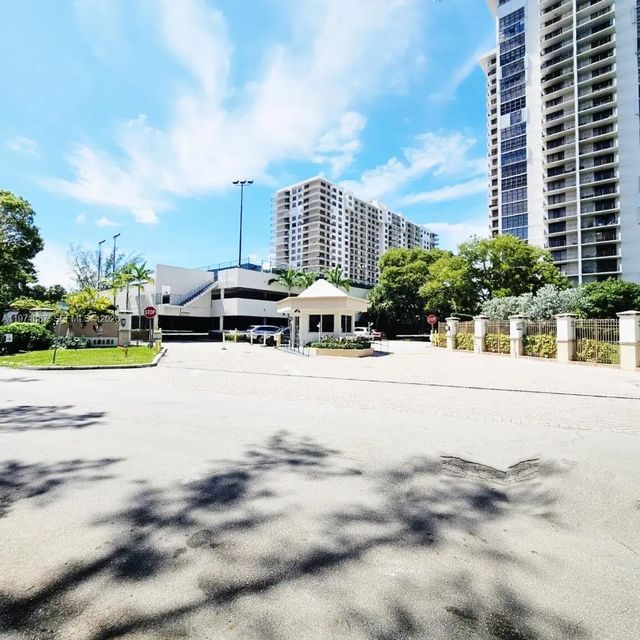 2 of 18 - 18151 Ne 31st Court #906, Aventura, FL