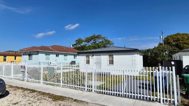 1827 Nw 74th Terrace, Miami