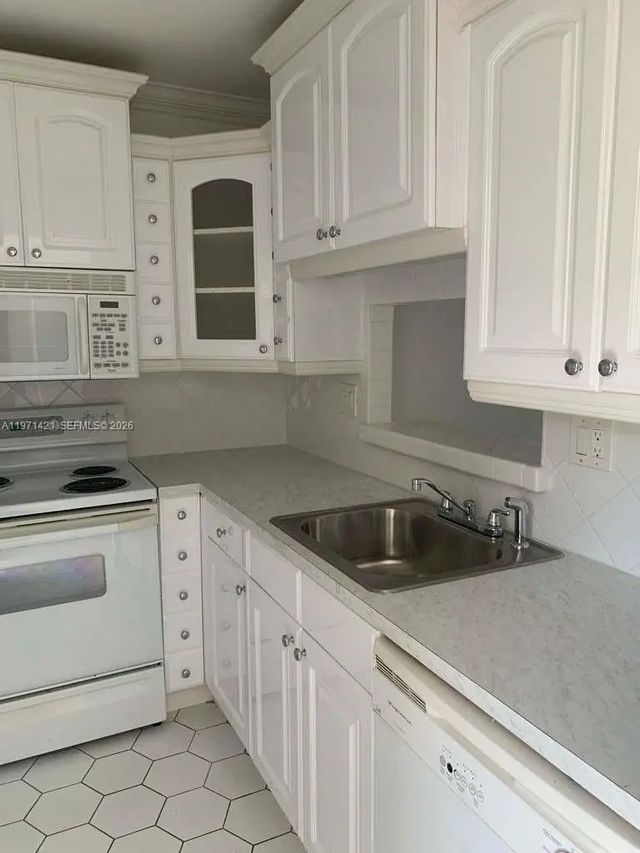 5003 Nw 35th Street #405, Lauderdale Lakes