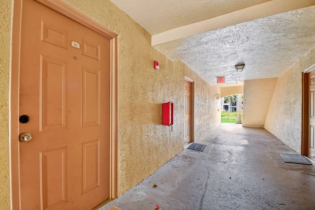 5 of 31 - 4151 San Marino Boulevard #101, West Palm Beach, FL