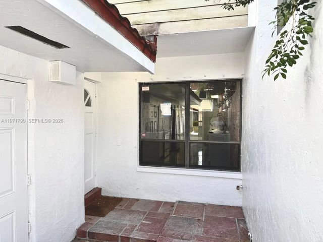 2 of 35 - 2700 N 34th Avenue #i, Hollywood, FL