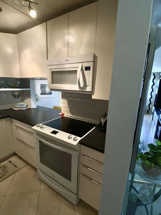 3 of 25 - 2616 N Garden Drive #204, Lake Worth, FL