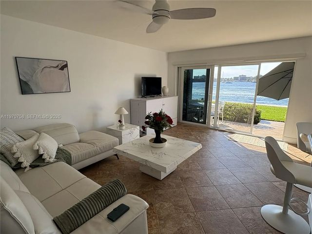4 of 27 - 1201 S Riverside Drive #107, Pompano Beach, FL