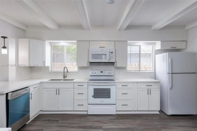 5 of 28 - 132 Sw 2nd Avenue, Hallandale Beach, FL