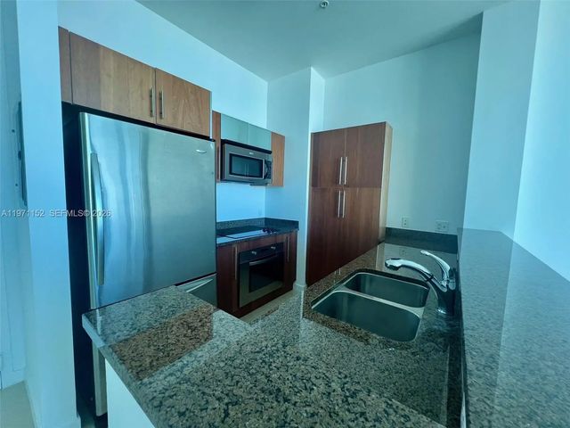 3 of 17 - 300 S Biscayne Boulevard #ph-3907, Miami, FL