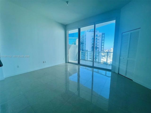 4 of 17 - 300 S Biscayne Boulevard #ph-3907, Miami, FL