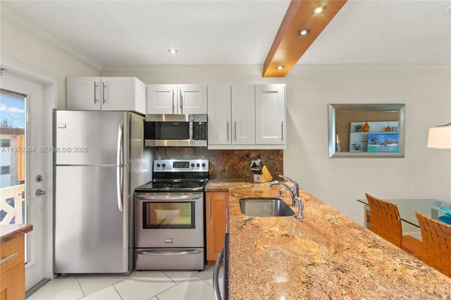 2 of 46 - 5121 W Oakland Park Boulevard #304, Lauderdale Lakes, FL