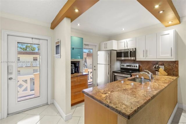 3 of 46 - 5121 W Oakland Park Boulevard #304, Lauderdale Lakes, FL