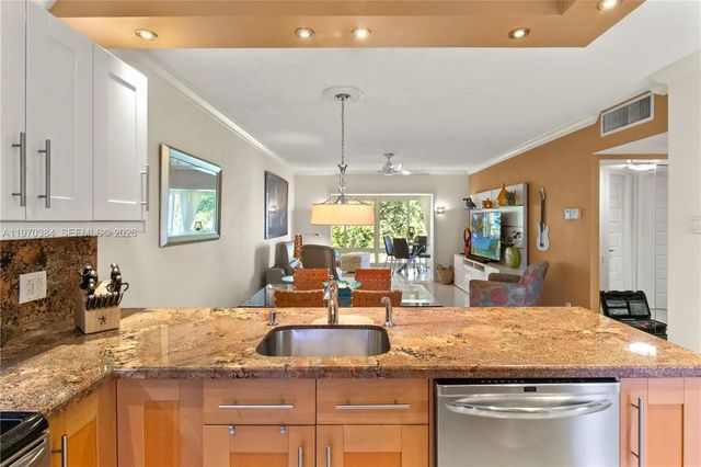 4 of 46 - 5121 W Oakland Park Boulevard #304, Lauderdale Lakes, FL
