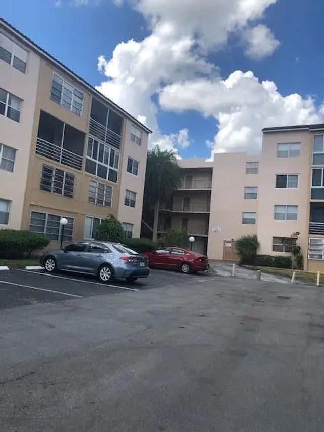 2 of 26 - 2811 Somerset Drive #316, Lauderdale Lakes, FL