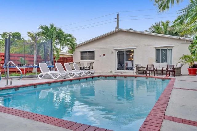 208 Sw 2nd Avenue, Hallandale Beach