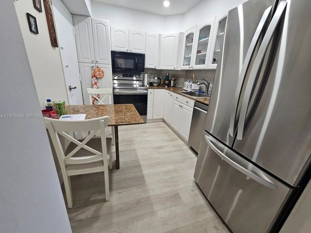 4 of 20 - 300 Bayview Drive #2101, Sunny Isles Beach, FL