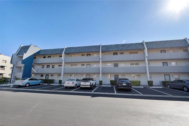 7787 Golf Circle Drive #312, Margate