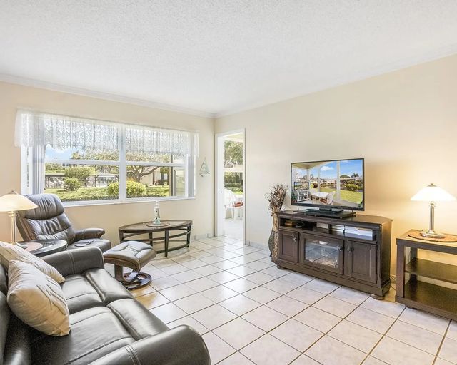 4 of 17 - 3400 Nw 48th Avenue #407, Lauderdale Lakes, FL