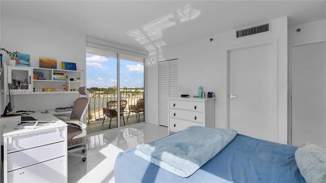 4 of 44 - 7601 E Treasure Drive #1011, North Bay Village, FL