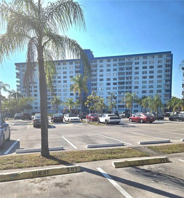 4001 Hillcrest Drive #909, Hollywood