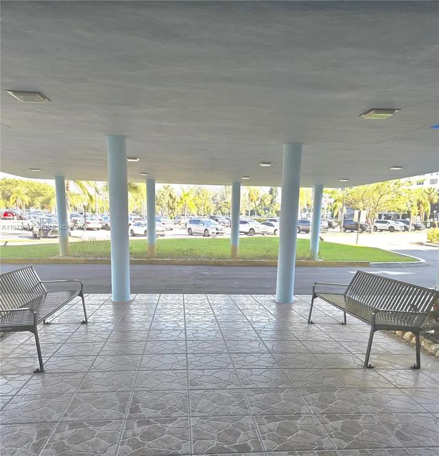 5 of 23 - 4001 Hillcrest Drive #909, Hollywood, FL