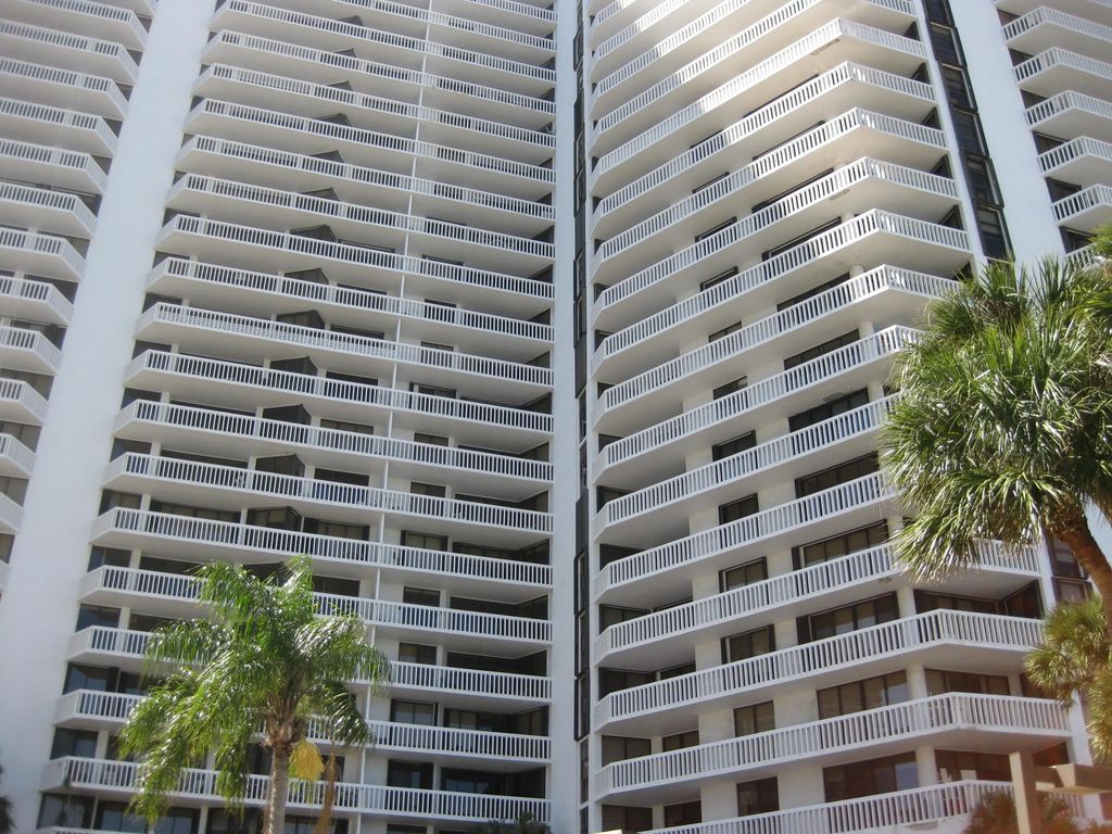20281 E Country Club Drive E #2008, Aventura