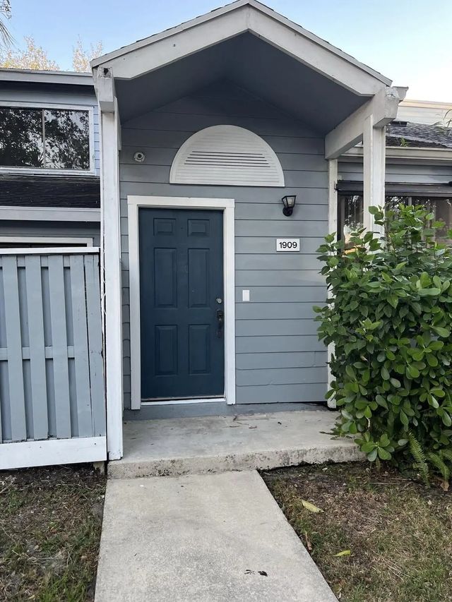 1909 Players Place, North Lauderdale