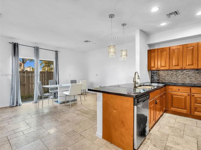 5 of 31 - 21 Se 3rd Avenue, Hallandale Beach, FL