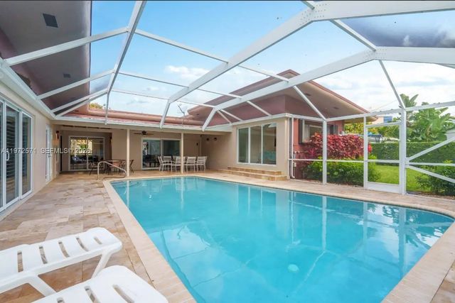 811 N Highland Drive, Hollywood