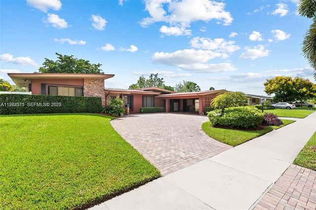 2 of 51 - 811 N Highland Drive, Hollywood, FL
