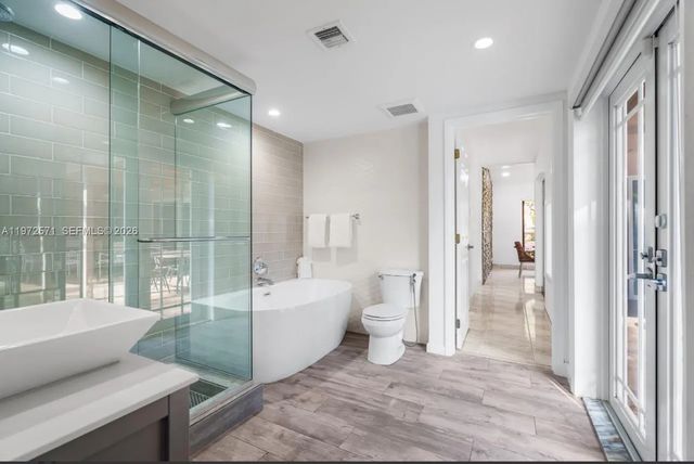 4 of 51 - 811 N Highland Drive, Hollywood, FL