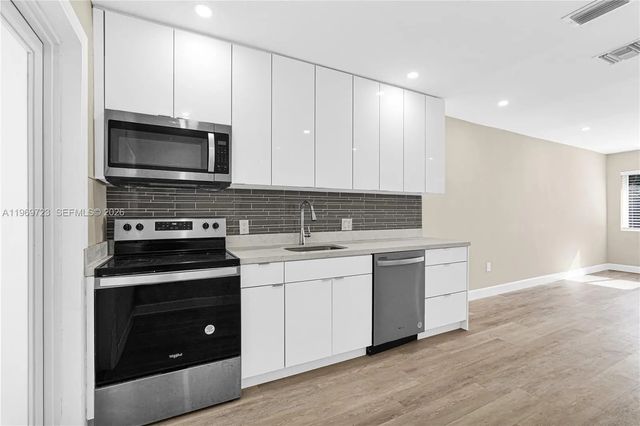 4 of 47 - 11919 Ne 8th Avenue, Biscayne Park, FL