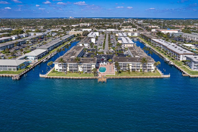 101 Doolen Court #207, North Palm Beach