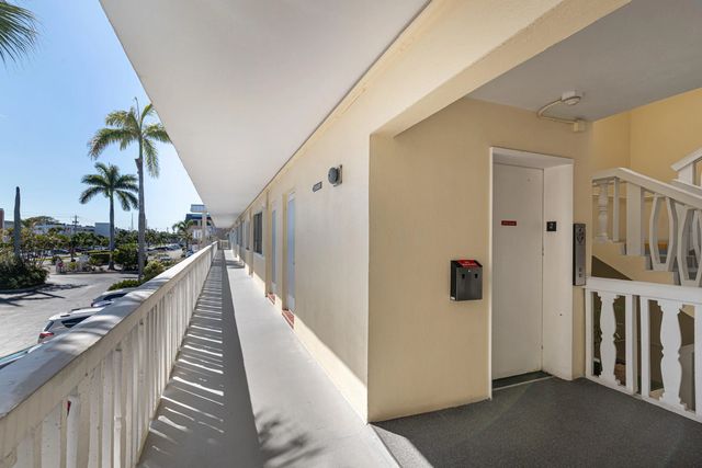 4 of 31 - 101 Doolen Court #207, North Palm Beach, FL