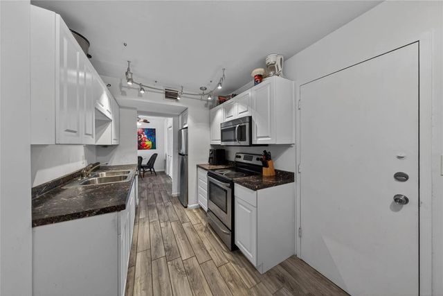 4 of 23 - 4400 Hillcrest Drive #704, Hollywood, FL