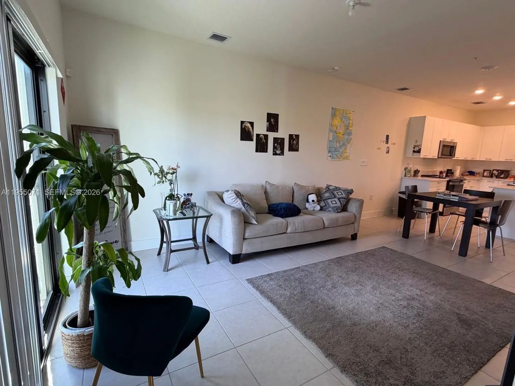 8001 Nw 41st Street #f-310, Doral