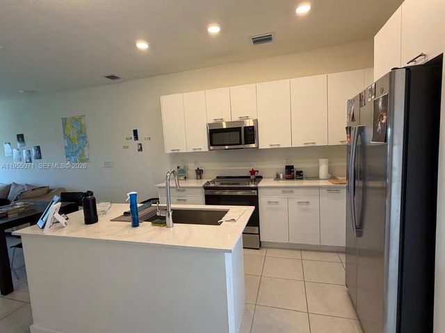 4 of 10 - 8001 Nw 41st Street #f-310, Doral, FL