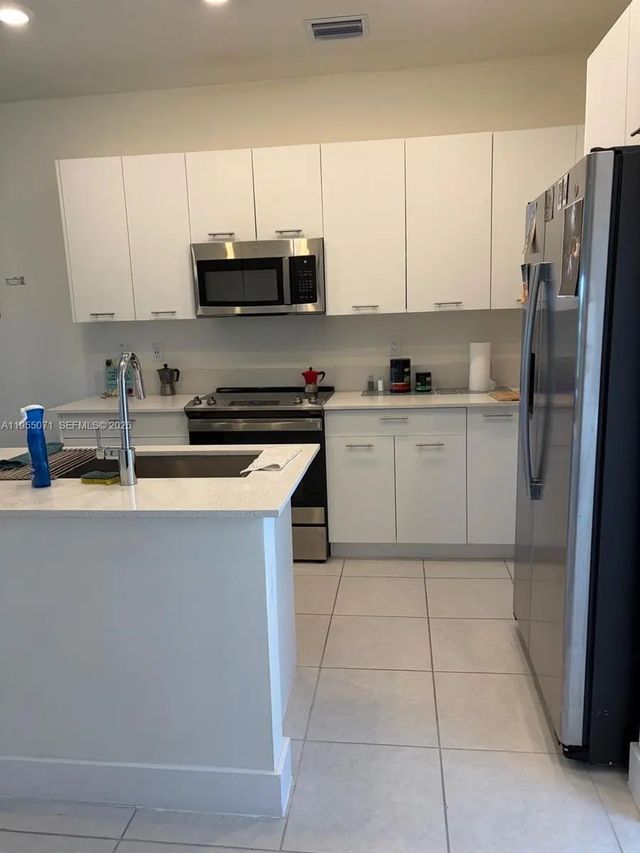 5 of 10 - 8001 Nw 41st Street #f-310, Doral, FL